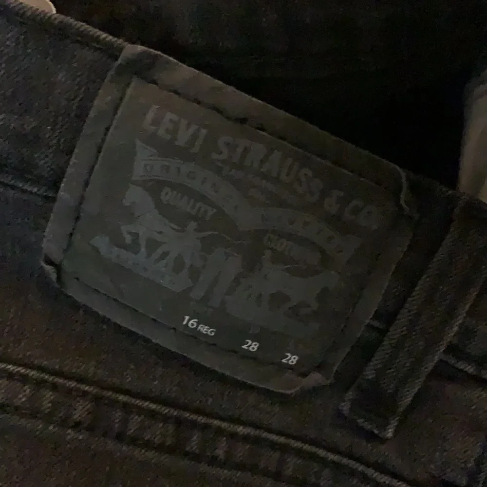 EUC DISTRESSED LEVIS 512 SLIM TAPERED FIT JEANS size 8